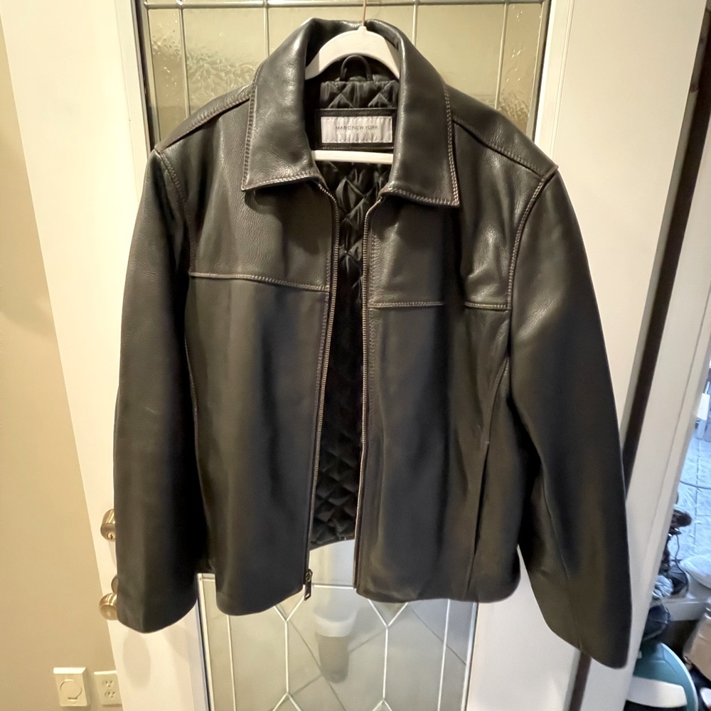 Men’s 100% leather jacket.